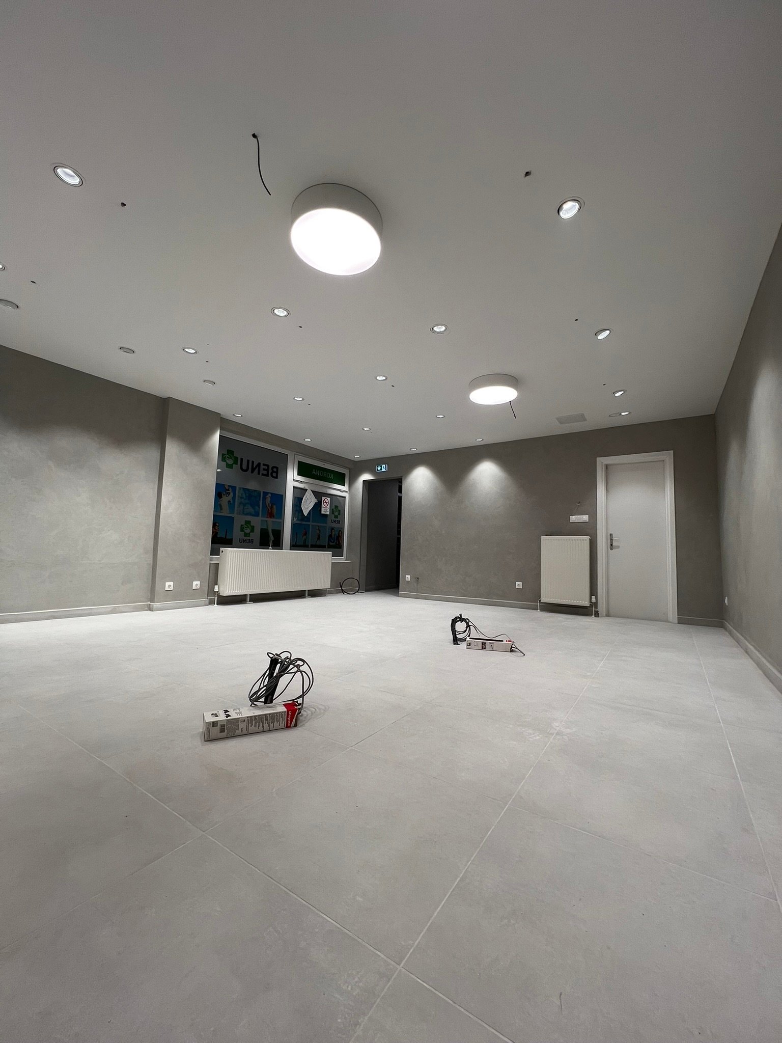 Gyógyszertár eladótér villamos hálózat felújítása és világítás korszerűsítése